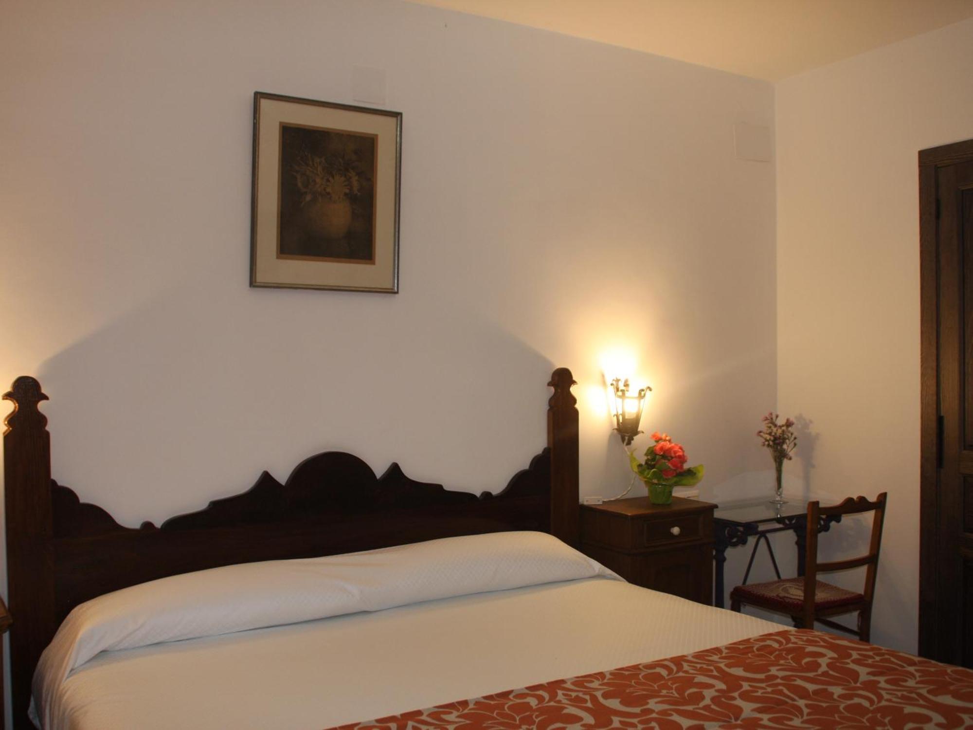 Posada Y Apartamentos Trebuesto De Guriezo Oda fotoğraf